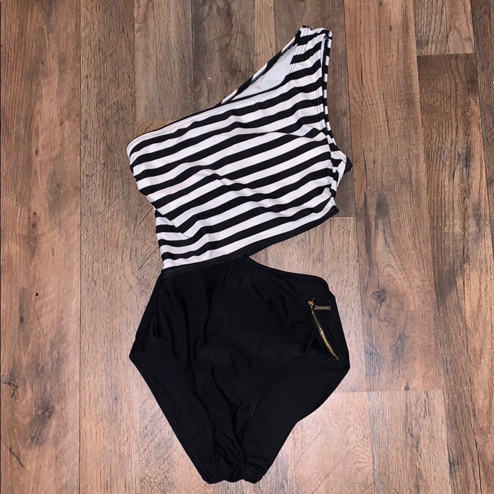 One piece bathing suit